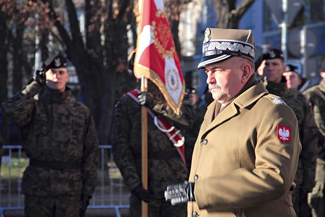 W uroczystościach upamiętniających 100. rocznicę utworzenia MW na skwerze Kościuszki w Gdyni uczestniczył m.in. dowódca generalny RSZ gen. broni Jarosław Mika