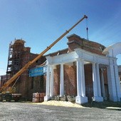 Budowa sanktuarium św. Jana Pawła II w Radzyminie spoczywa na barkach ks. Krzysztofa Ziółkowskiego. 