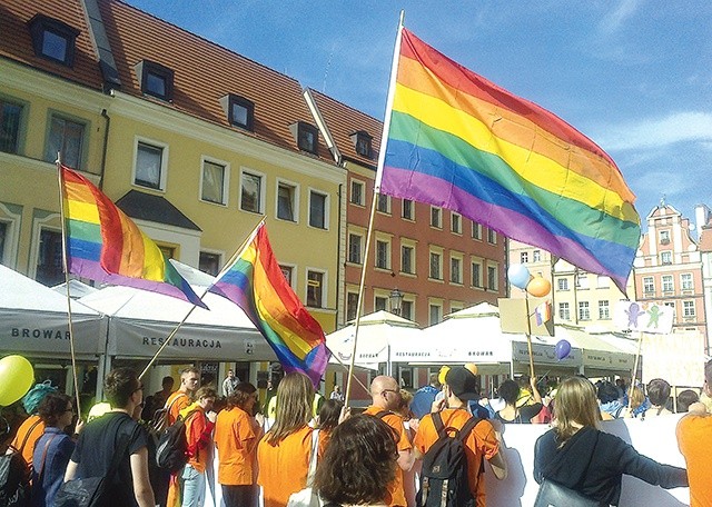 ►	Za hasłami o akceptacji, tolerancji i dyskryminacji kryją się coraz częściej mowa światopoglądowa oraz indoktrynacja, od której szkoła musi pozostać wolna.