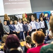 ▲	Podczas uroczystości program patriotyczny zaprezentowały dzieci i młodzież z Zespołu Szkół Salezjańskich im. św. Dominika Savio w Ostródzie.