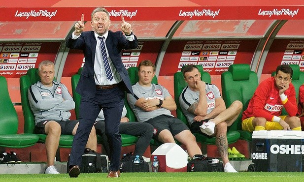 Trener Jerzy Brzęczek nie najlepiej zaczął pracę z kadrą.