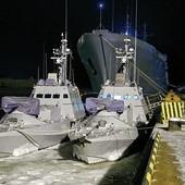 Dwa z trzech ukraińskich okrętów wojennych, zatrzymanych  25 listopada w Cieśninie Kerczeńskiej, które przetransportowano  do rosyjskiej bazy wojskowej w Kerczu na Krymie. Marynarze zostali aresztowani i obecnie znajdują się w areszcie śledczym FSB w Moskwie.