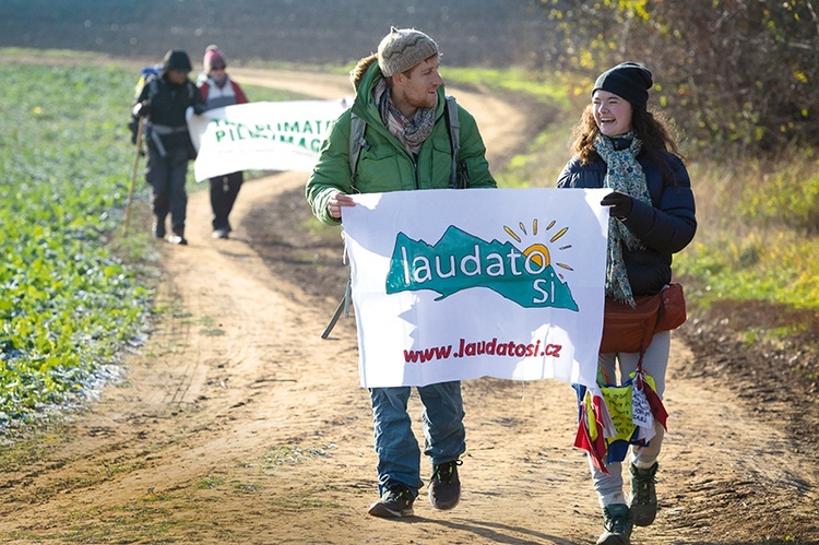 Filipińczycy pielgrzymują zainspirowani encykliką Franciszka „Laudato si’”.