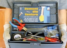 Naprawi kran, pokrzepi ducha…