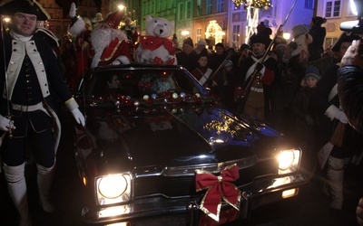 Na Długim Targu św. Mikołaja powitały setki osób