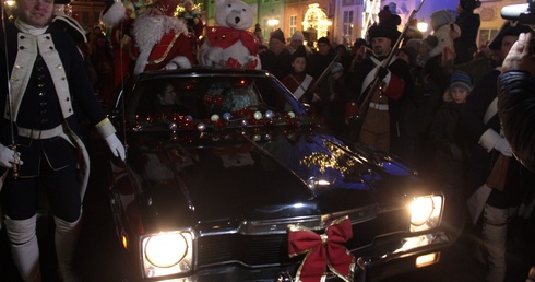 Na Długim Targu św. Mikołaja powitały setki osób