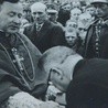 Bp Władysław Goral podczas wizytyacji jednej z parafii