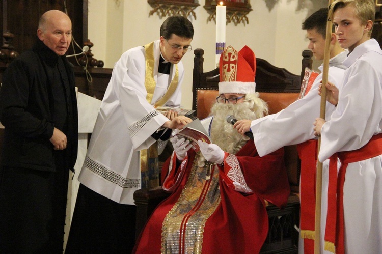 Nowi lektorzy i św. Mikołaj w Ciężkowicach