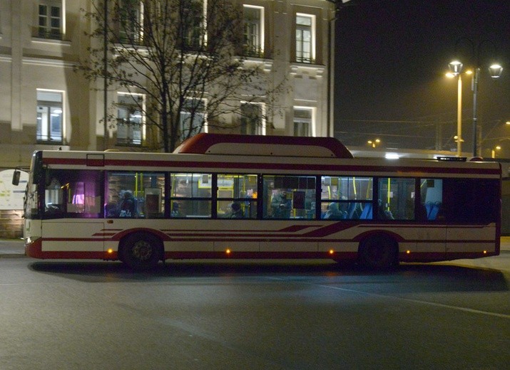 Trasy autobusów linii N1 i N2 będą krzyżowały się przy dworcu PKP