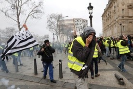 Pierwsze starcia podczas protestu "żółtych kamizelek" we Francji