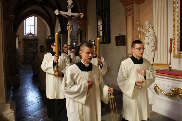 Święcenia diakonatu, kandydatura i akolitat w Paradyżu