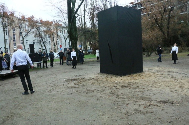 Odsłonięcie pomnika ks. Idziego Radziszewskiego