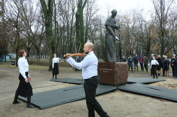 Odsłonięcie pomnika ks. Idziego Radziszewskiego