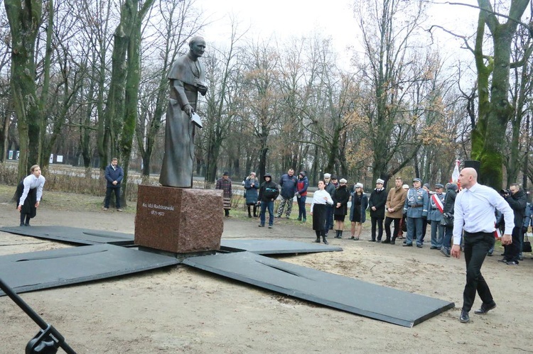 Odsłonięcie pomnika ks. Idziego Radziszewskiego