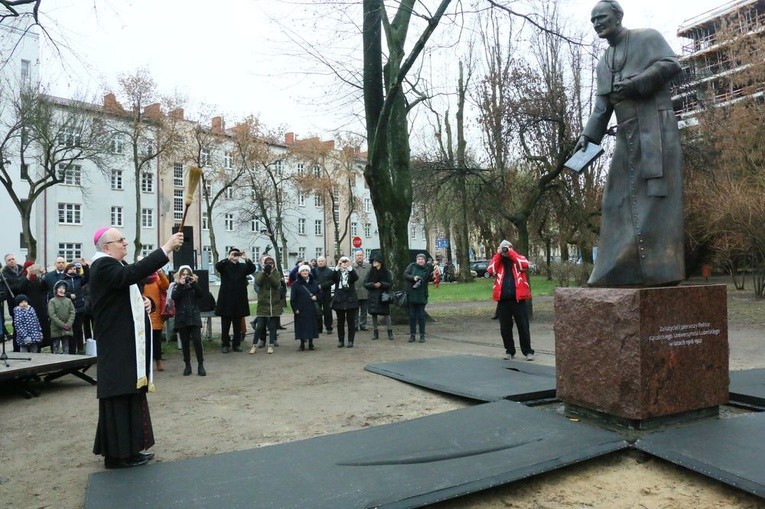 Odsłonięcie pomnika ks. Idziego Radziszewskiego