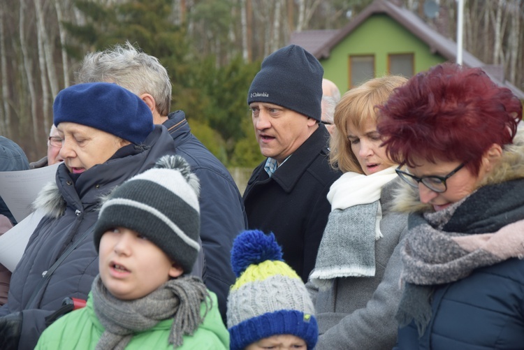 Poświęcenie ronda i figury MB Niepokalanej w Międzyborowie