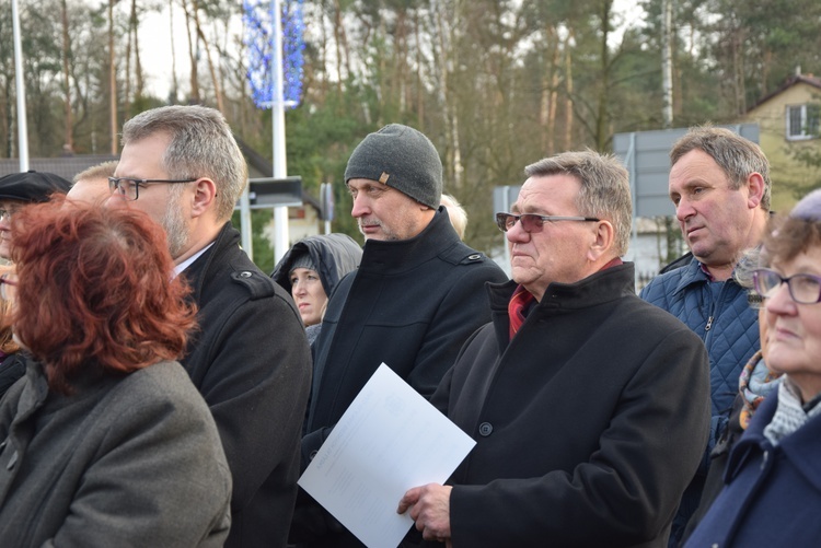 Poświęcenie ronda i figury MB Niepokalanej w Międzyborowie