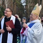 Poświęcenie ronda i figury MB Niepokalanej w Międzyborowie