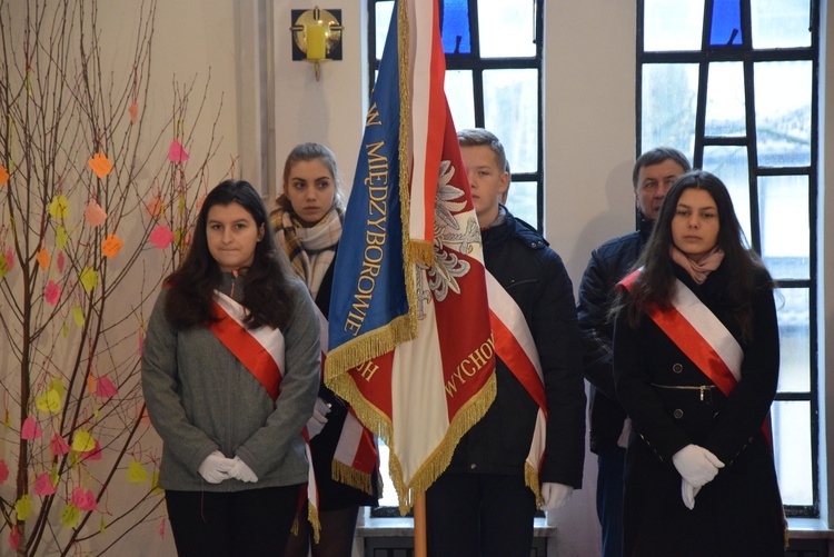 Poświęcenie ronda i figury MB Niepokalanej w Międzyborowie