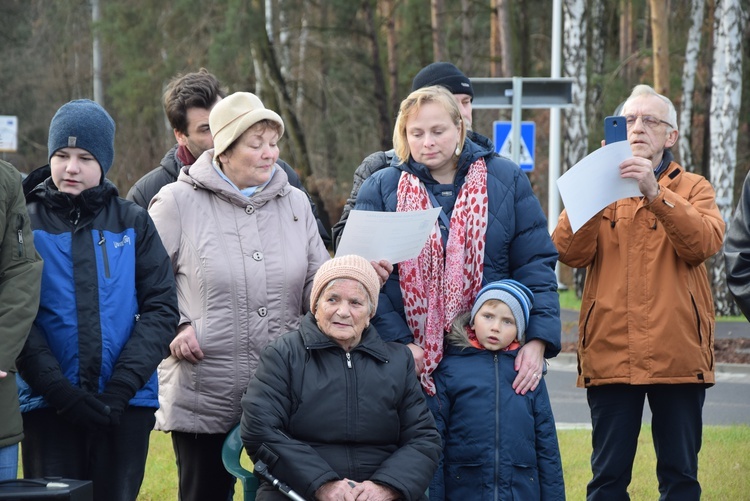 Poświęcenie ronda i figury MB Niepokalanej w Międzyborowie