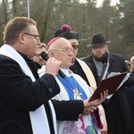 Poświęcenie ronda i figury MB Niepokalanej w Międzyborowie