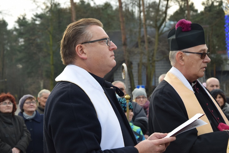 Poświęcenie ronda i figury MB Niepokalanej w Międzyborowie