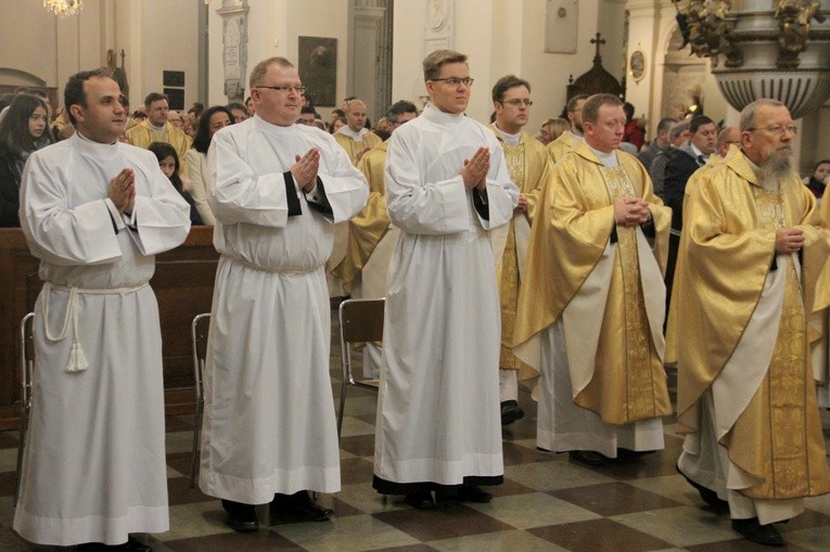 Święcenia diakonatu