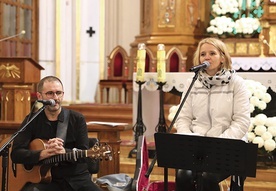 ▲	Małżonkowie mówili o swoim życiu wiary podczas konferencji i adoracji.