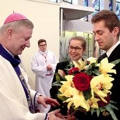 ▲	Studenci prosili bp. Wiesława o modlitwę w intencji ich Alma Mater.