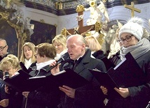Słowno-muzyczny koncert grupy parafialnej ze Złotoryi wzbogacony był prezentacją multimedialną.