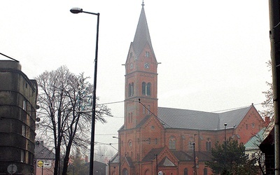 Świątynia położona jest przy głównej ulicy Bobrka.