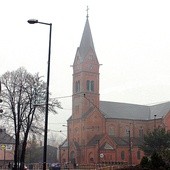 Świątynia położona jest przy głównej ulicy Bobrka.