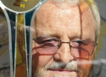 Ks. Henryk Bolczyk, kapelan górników z „Wujka”, w Carlsbergu.