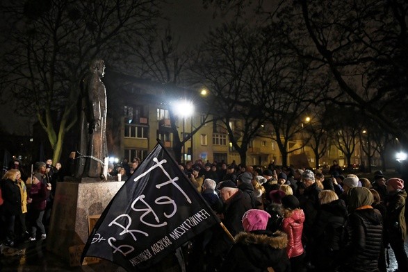 Pomnik ks. Jankowskiego zostanie przeniesiony?