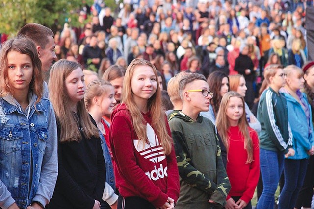 „Jego Świątobliwość z serca udziela apostolskiego błogosławieństwa ks. biskupowi, diecezji płockiej, a szczególnie młodym, którzy stanowią jej przyszłość” – czytamy w papieskim liście. Zdjęcie z tegorocznej pielgrzymki dzieci i młodzieży do Rostkowa.