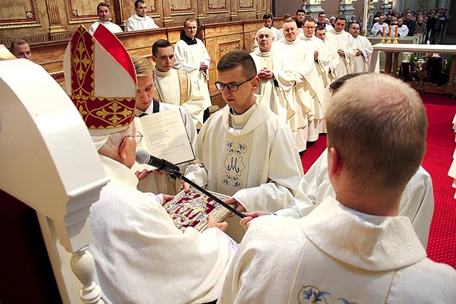 Dk. Mateusz Topolski pochodzi z parafii pw. św. Henryka w Sulęcinie.