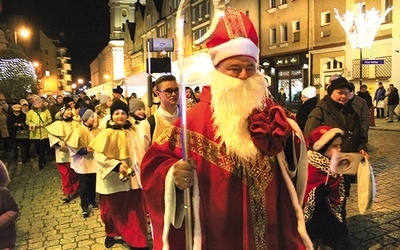 Barwny pochód wzbudził spore zainteresowanie.