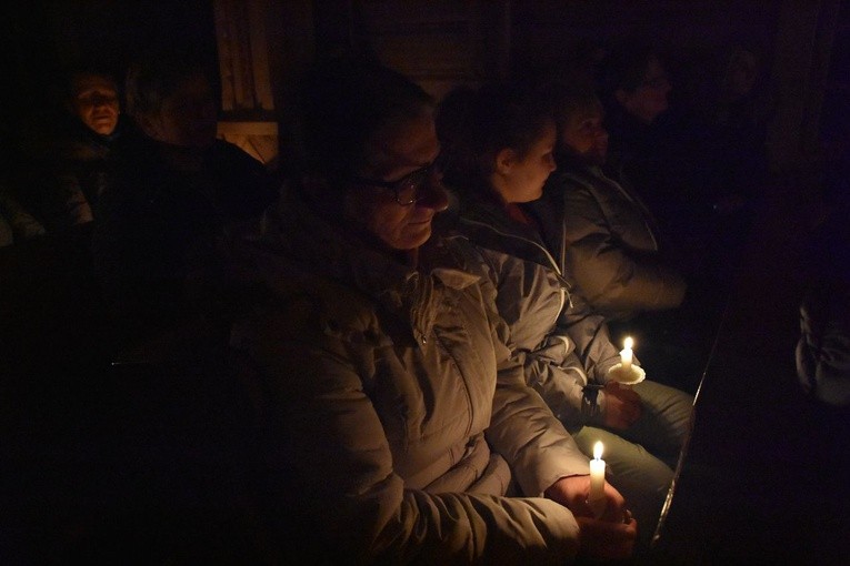 Roraty i śniadanie u dominikanów w Małem Cichem