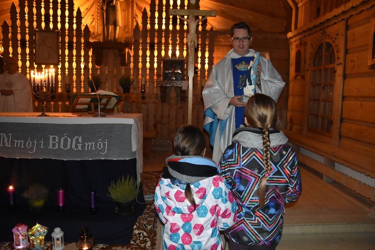 Roraty i śniadanie u dominikanów w Małem Cichem