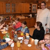 Roraty i śniadanie u dominikanów w Małem Cichem