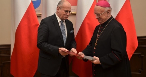 W gronie wyróżnionych znalazł się bp Józef Zawitkowski