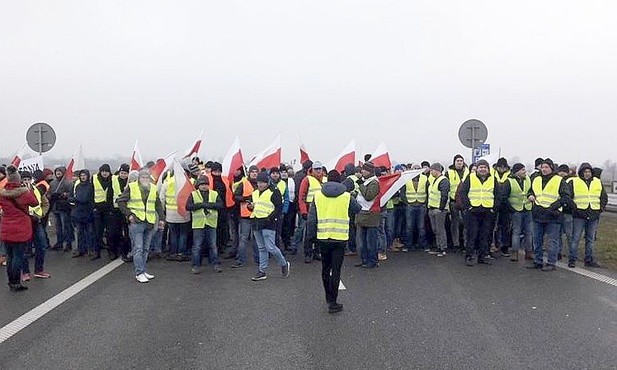 Rolnicy blokują autostradę A2. Przyjechał do nich minister rolnictwa