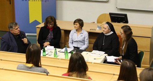 Maryja i Piotr - o kobiecości w Kościele