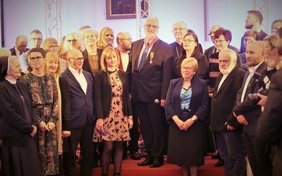 Byli i obecni redaktorzy KAI z szefem Agencji Marcinem Przeciszewskim i abp. Stanisławem Budzikiem.