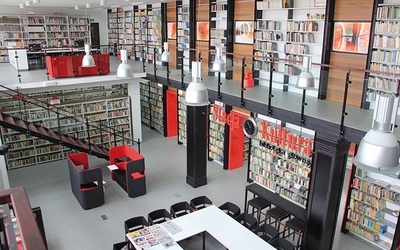 Stacja Kultura – główna siedziba Miejskiej Biblioteki Publicznej w Rumi – mieści się… na dworcu kolejowym.