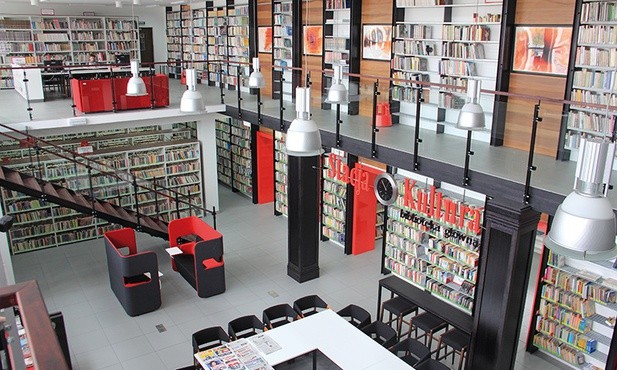 Stacja Kultura – główna siedziba Miejskiej Biblioteki Publicznej w Rumi – mieści się… na dworcu kolejowym.