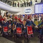 Tur, diabeł i anioł na Centralnym