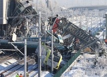 Zderzenie pociągów w Ankarze - są ofiary śmiertelne, dziesiątki rannych