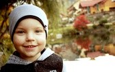 Mały Mariusz pomaga dzieciom