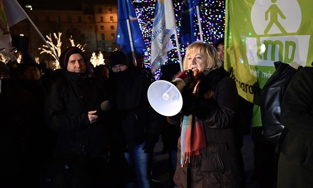 Węgrzy nie chcą "ustawy niewolniczej"